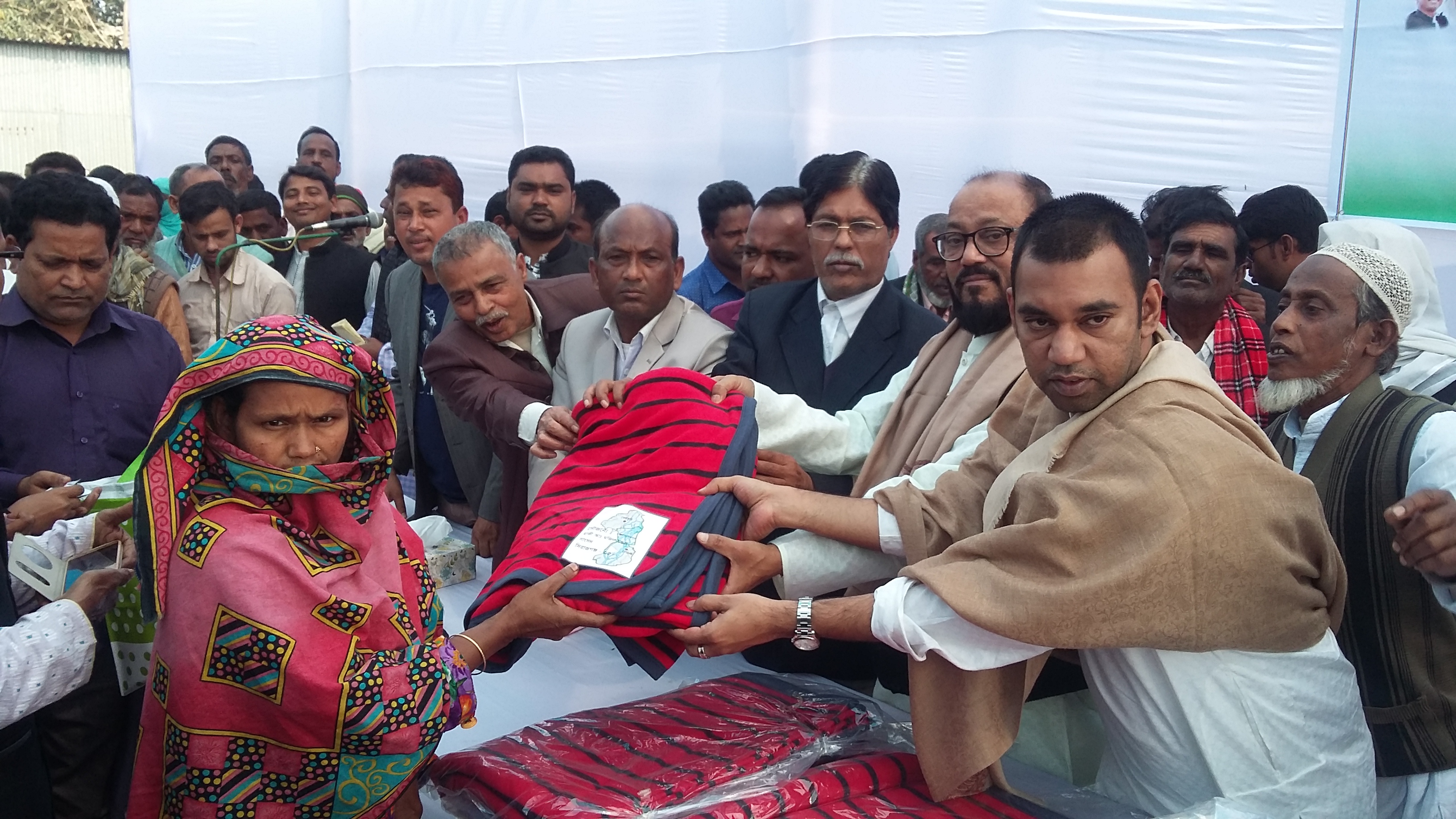 Blanket distribution in Enayetpur