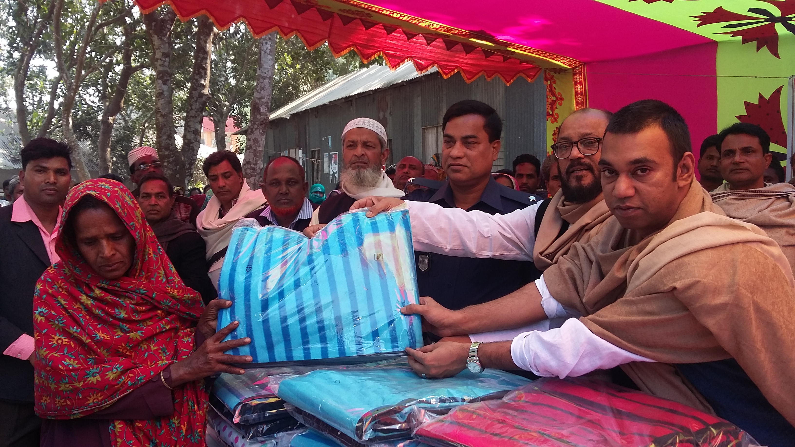 Blanket distribution in Chowhali